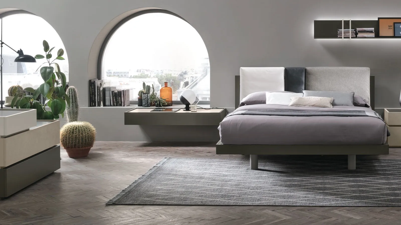 Letto con testiera in ecopelle e legno Nikki di Tomasella